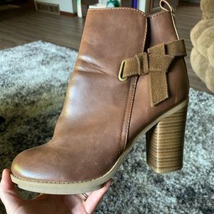 A+ Ellen brown heeled ankle boots
